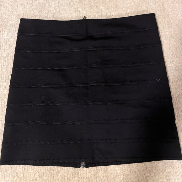 Black Guess Skirt - Picture 2 of 3